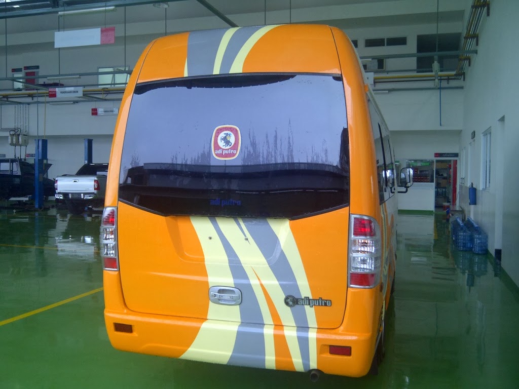 ISUZU ELF MIKROBUS Karoseri ADIPUTRO Isuzu Elf Microbus Cikarang