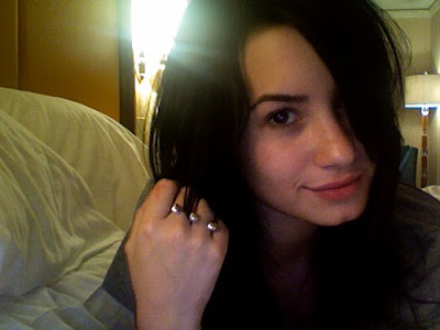 demi lovato dark makeup. Demi Lovato Without Makeup