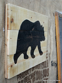 pallet sign, bear, reclaimed wood, bear art, rustic, cabin, http://bec4-beyondthepicketfence.blogspot.com/2016/05/pallet-bear-puzzle.html