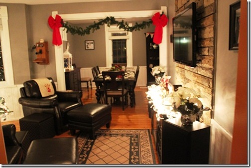 Christmas house tour 002_thumb[1]