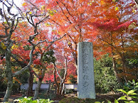 北側には地蔵院や西方寺（苔寺）、鈴虫寺などある。