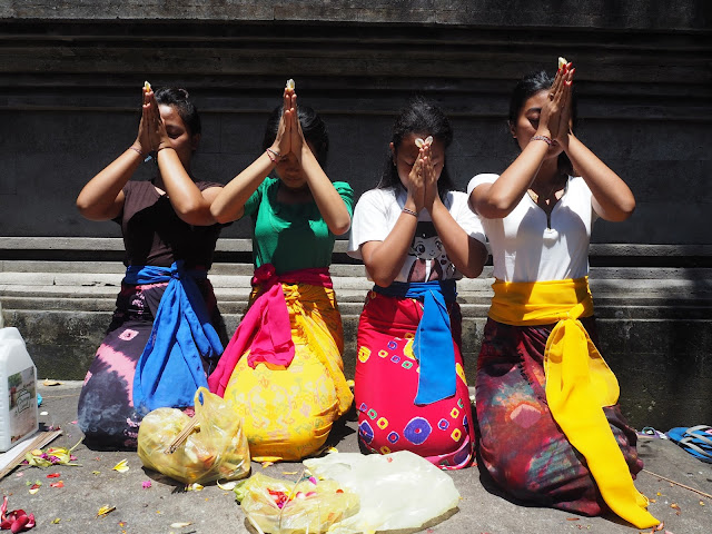 tirta empul prayer