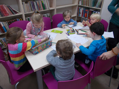 przedszkolaki w bibliotece przy Pomorskiej w Bydgoszczy