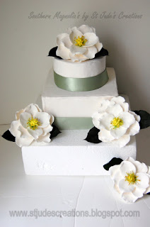 magnolia southern wedding cake