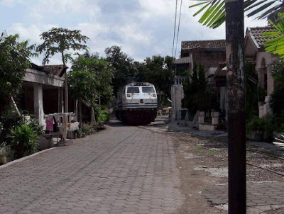 Rawannya Jalur Kereta Api di Indonesia