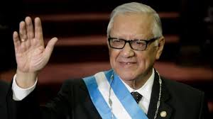 Alejandro Maldonado juró este jueves como presidente de Guatemala