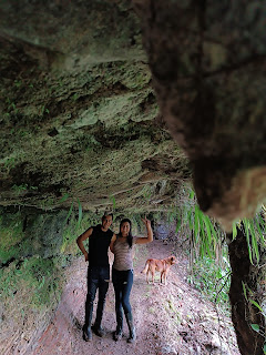 Una pareja aventurera se adentra en la exuberante selva del centro turístico UsaYaku.