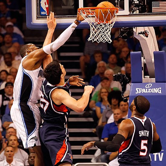 dwight howard dunk lakers. Dwight Howard Dunks On