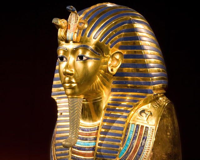 На маске мумии Тутанхамона изображен Урей
