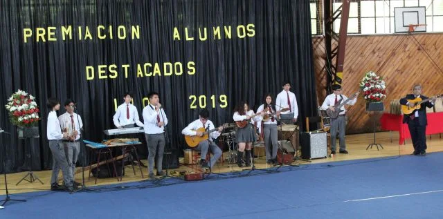 Orquesta Latinoamericana y el Coro de funcionarios del Liceo