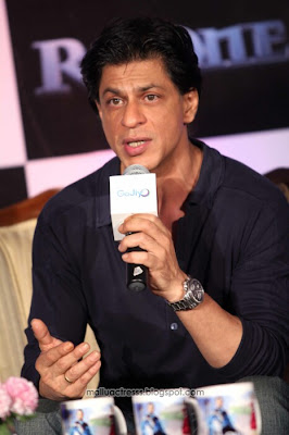 Shahrukh Khan at Gojiyo Ra.One Contest Winners event