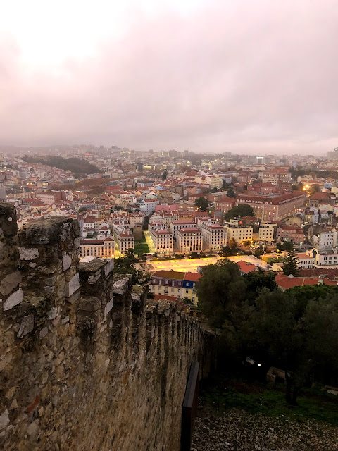 sunset São Jorge Castle