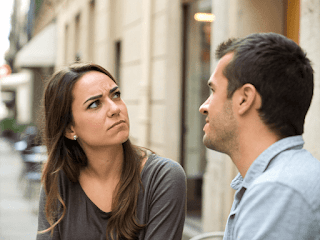 "التجاهل في العلاقة العاطفية