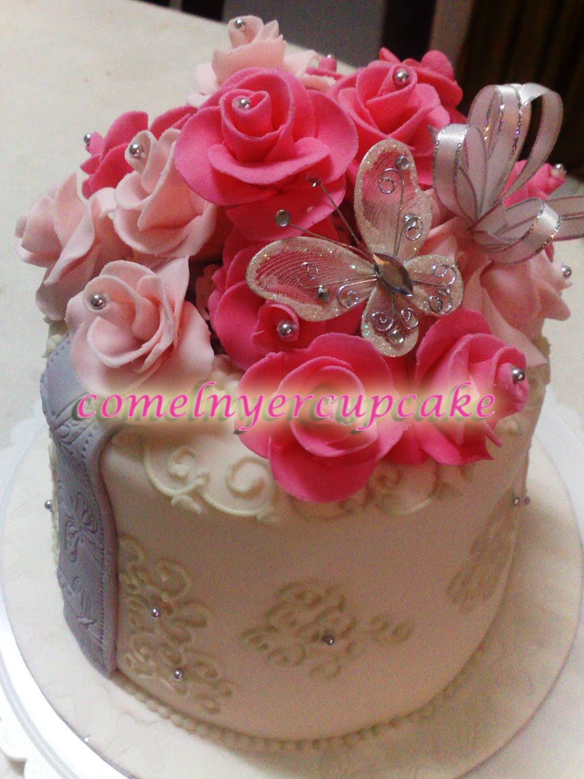 Comelnyercupcake: Kek Hantaran Fondant ( Theme pink silver)