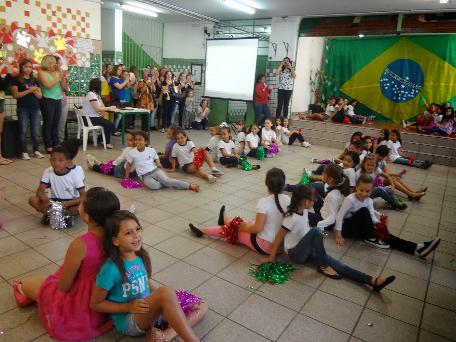 http://www.blogdoalvaresdeazevedo.blogspot.com.br/2014/12/mostra-cultural-dia-da-familia-na-escola.html