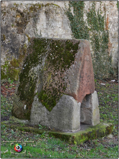 SARREBOURG (57) - Stèles-maisons gallo-romaines