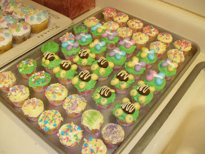 mini cupcakes for easter. mini cupcakes for dessert.