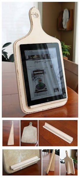 Soporte para tablet con una tabla de madera
