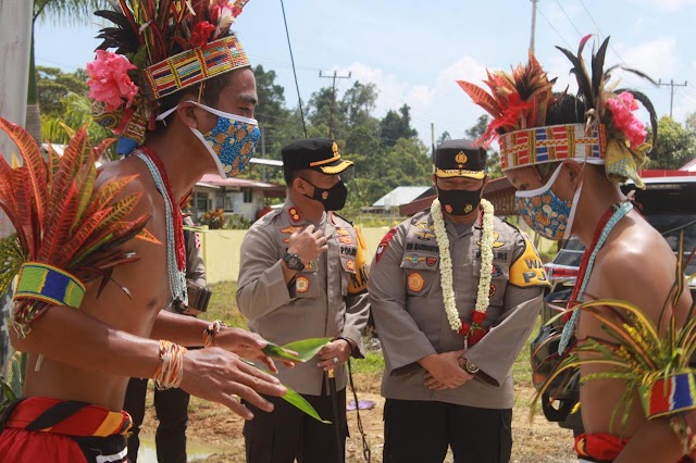 Wakapolda Sumbar Kunjungi Polres Mentawai dan Berikan Sembako ke Masyarakat Mentawai