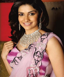 Prachi Desai Hot Pics, Prachi Desai Photos, Wallpapers, Images