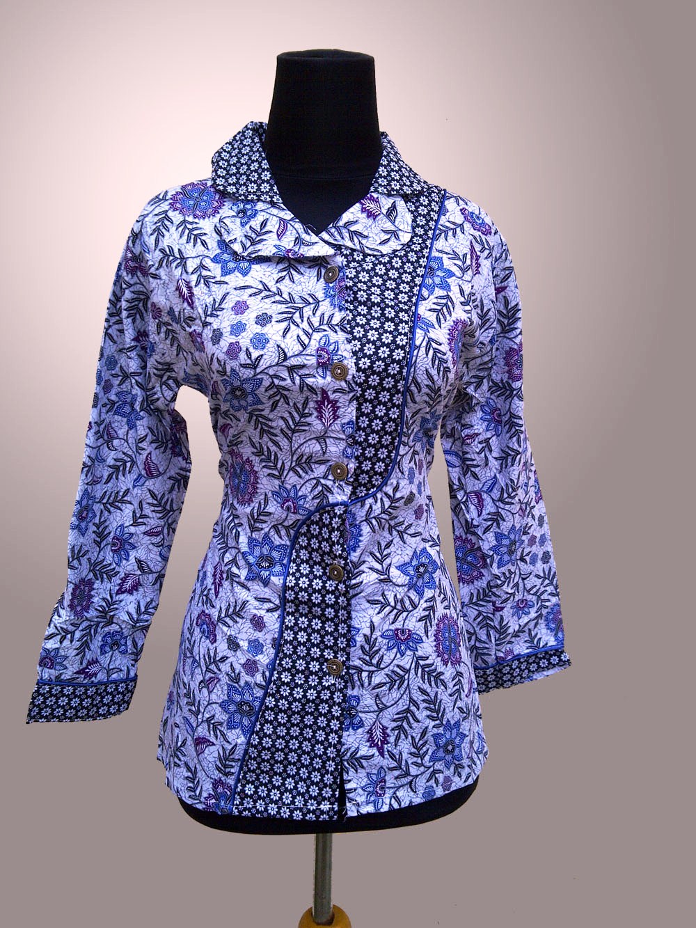 35 Desain Baju  Batik Wanita 