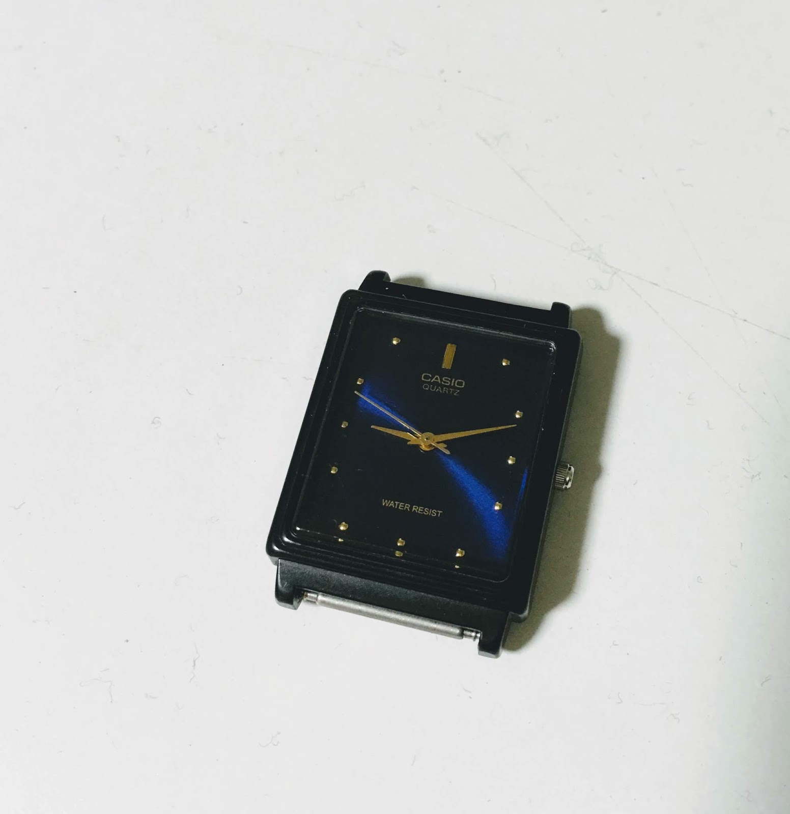 腕時計のベルトを ダイソーの替えバンド １００円 に交換する