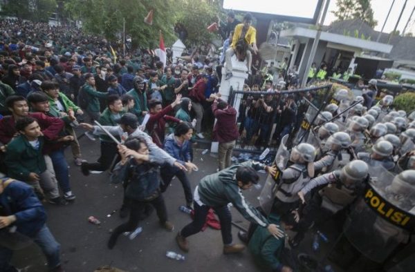 Aliansi Mahasiswa Ancam Demo Besar Tolak 3 Periode, Respons Istana: Mau Aksi Sebesar Apapun, Silakan!
