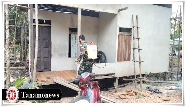 Babinsa Terus Laksanakan Penyemprotan Disinfektan di Wilayah Desa Binaannya