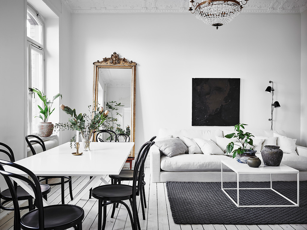 home decor, nordic living, interior design, thonet hair, black and white, sofa, coffe table, gold mirror.