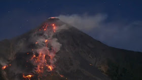https://www.bbc.com/news/av/world-latin-america-51063189/popocatpetl-mexican-volcano-s-spectacular-eruption-caught-on-camera