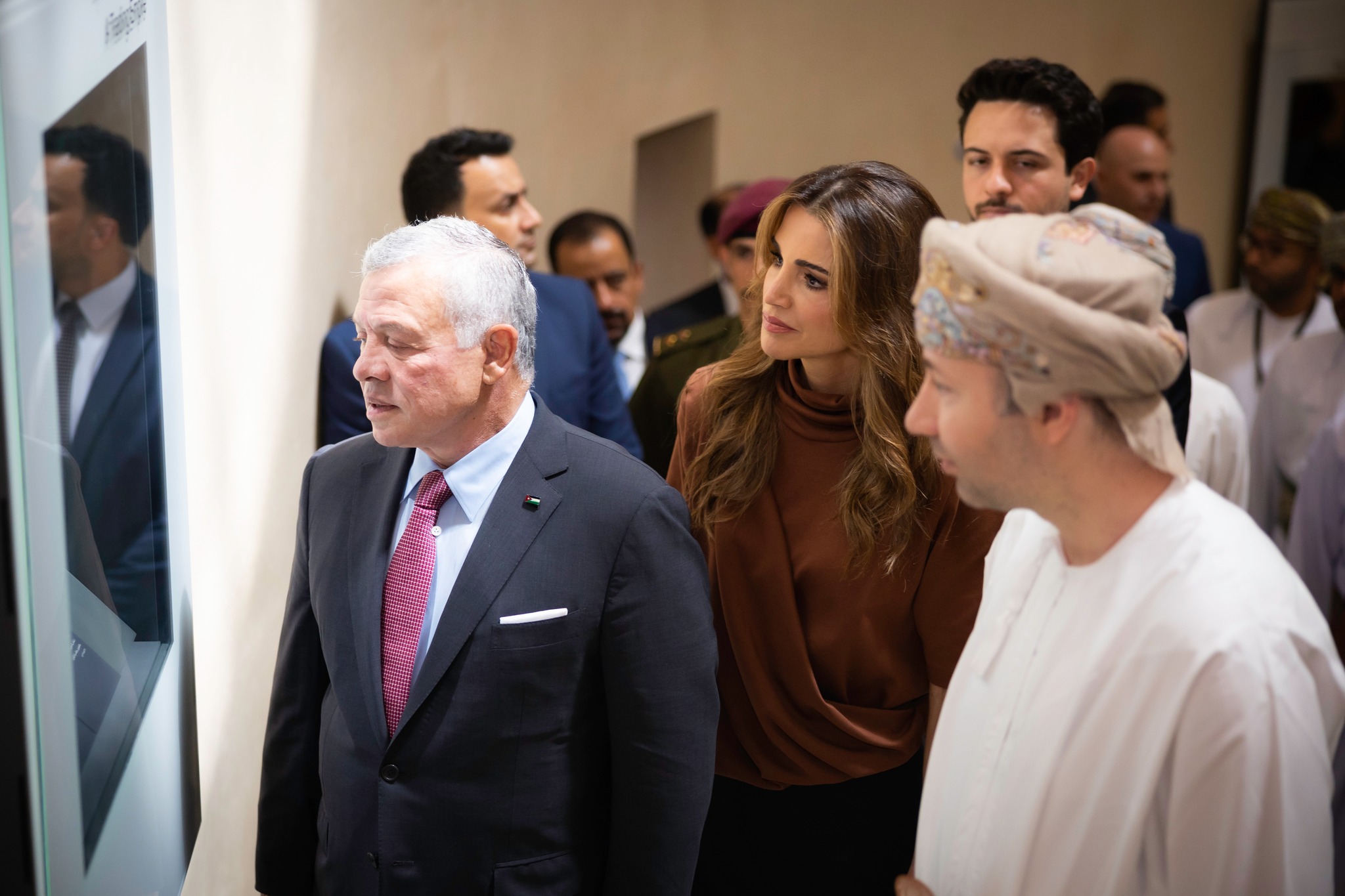 The Jordan royals continued their agenda in Oman and visited National Museum of Oman and the House of Musical Arts at the Royal Opera House in Muscat