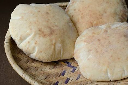 طريقة عمل الخبز العربي بالمنزل 