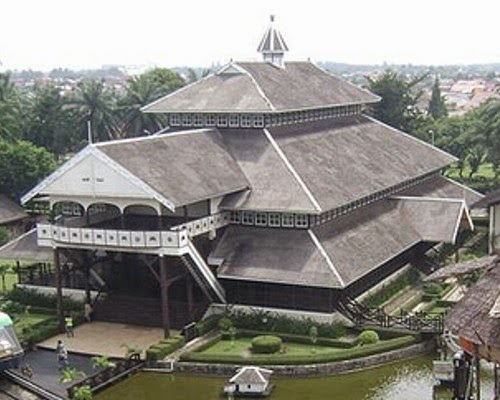 Rumah Adat Istana Kesultanan Pontianak