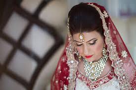 wedding hair with tiara in Niger
