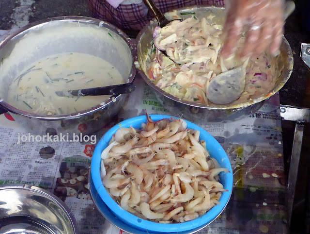 Pasar-Malam-Hae-Piah-Ji-Fried-Prawn-Fritter