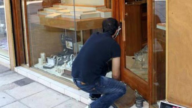 ΑΠΟΚΑΛΥΨΗ: Η Ασφάλεια στην Πάτρα «ξετρύπωσε» τον «ποντικό» διάρρηξης σε κοσμηματοπωλείο με λεία 500.000 ευρώ!