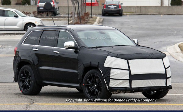 2012 Jeep Grand Cherokee SRT8 spyshots dont planche de bord 