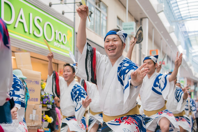 高円寺PAL商店街、阿波踊り、天狗連の流し踊りの写真