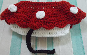 Sweet Nothings Crochet free crochet pattern blog, photo of the little Minnie mouse skirt diaper with the back showing polka dots and a little tail