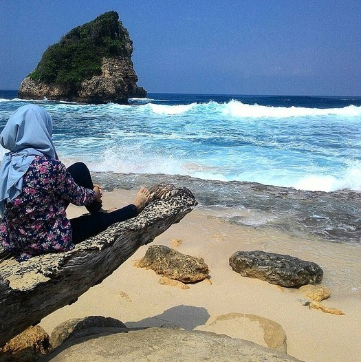 Harga Tiket Dan Rute Lokasi Pantai Ngudel Yang Jarang Ter-ekspos