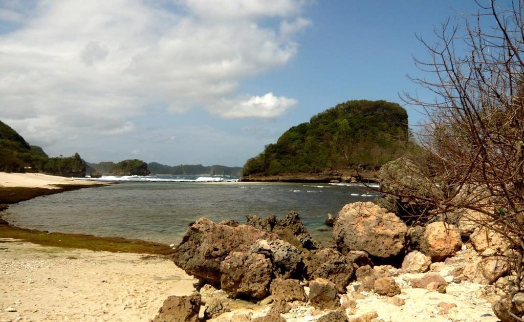 Objek Wisata Pantai Nan Indah Dan Wajib Dikunjungi Di Jawa