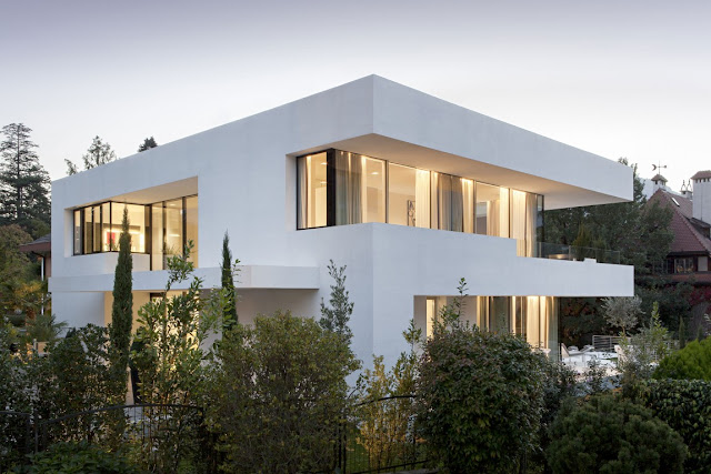 Modern white dream home surrounded by vegetation