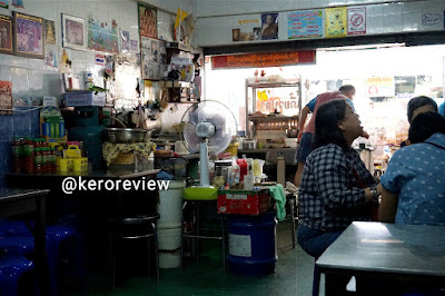 เที่ยวไทย - ตลาดร่มหุบ และร้านชุ้นพานิช จังหวัดสมุทรสงคราม (CR) Travel Thailand - Maeklong Railway Market (Talad Rom Hoop) and ChunPanit Noodle Shop, Samut Songkhram Province.