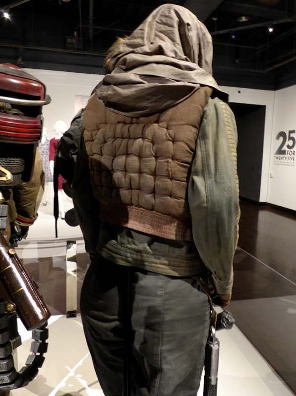 Jyn Erso Rogue One costume back detail