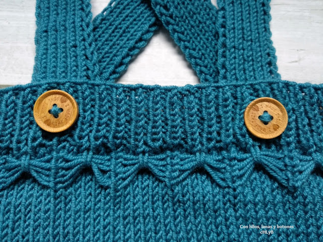 Con hilos, lanas y botones: Cubrepañal PETIT (diseño de Marta Porcel)