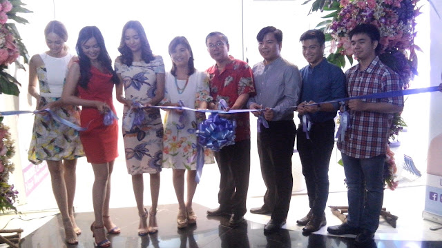 Ribbon Cutting with the good family behind the SkinStation brand, the Reyes's.