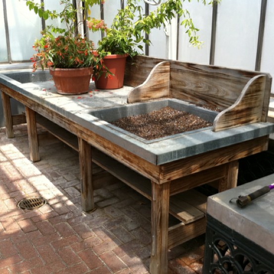 dishfunctional designs: salvaged wood & pallet potting benches