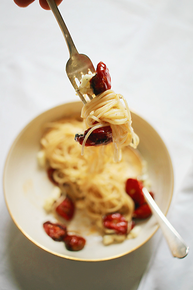 Spaghetti/Cappellini, ofengetrocknete Tomaten (DIY), marinierter Mozzarella | Arthurs Tochter kocht. von Astrid Paul. Der Blog für food, wine, travel & love