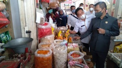 DPRD Lampung Sidak Minyak Goreng Subsidi di Pasar Wayhalim