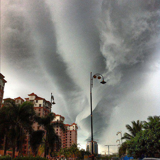 Awan Pelik Di Kota Kinabalu Sabah